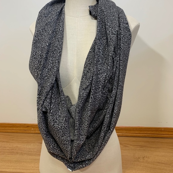 Lululemon Vinyasa Scarf - Picture 3 of 5